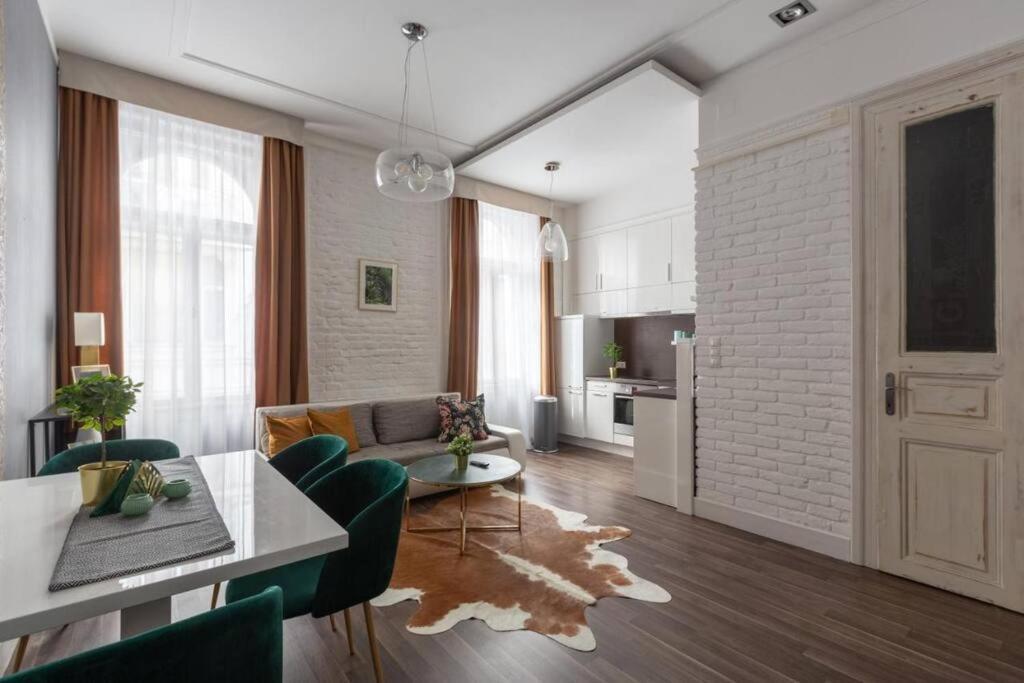 Chic, Captivating Space Budapest Exterior foto